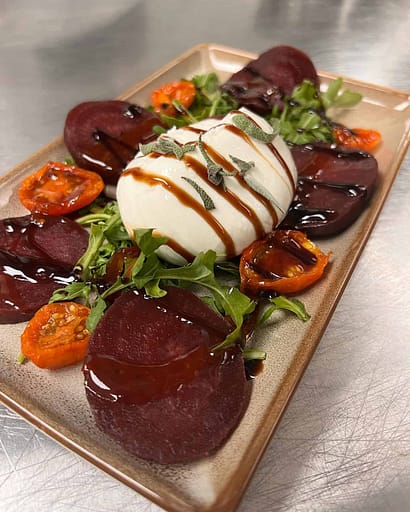 Beet and Burrata Salad 

Served w plump beets and arugula, roasted cherry tomatoes, sun dried tomato basil vinaigrette, and aged balsamic vinaigrette

Come give it a try! Open at 5pm