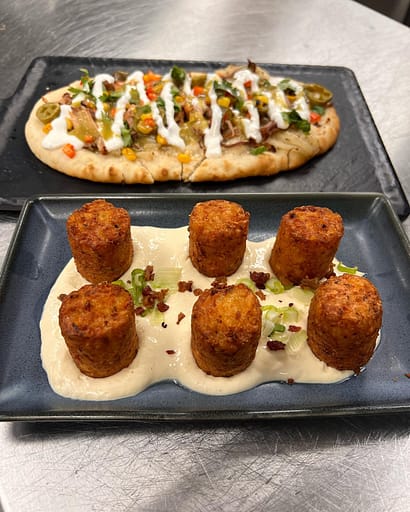 Street Taco Flatbread and Potato Kegs!! 

Come try some of our appetizers and a drink! 

Open at 5pm! 

#7south #natickma #natickeats #whatsfordinner #natickcenter